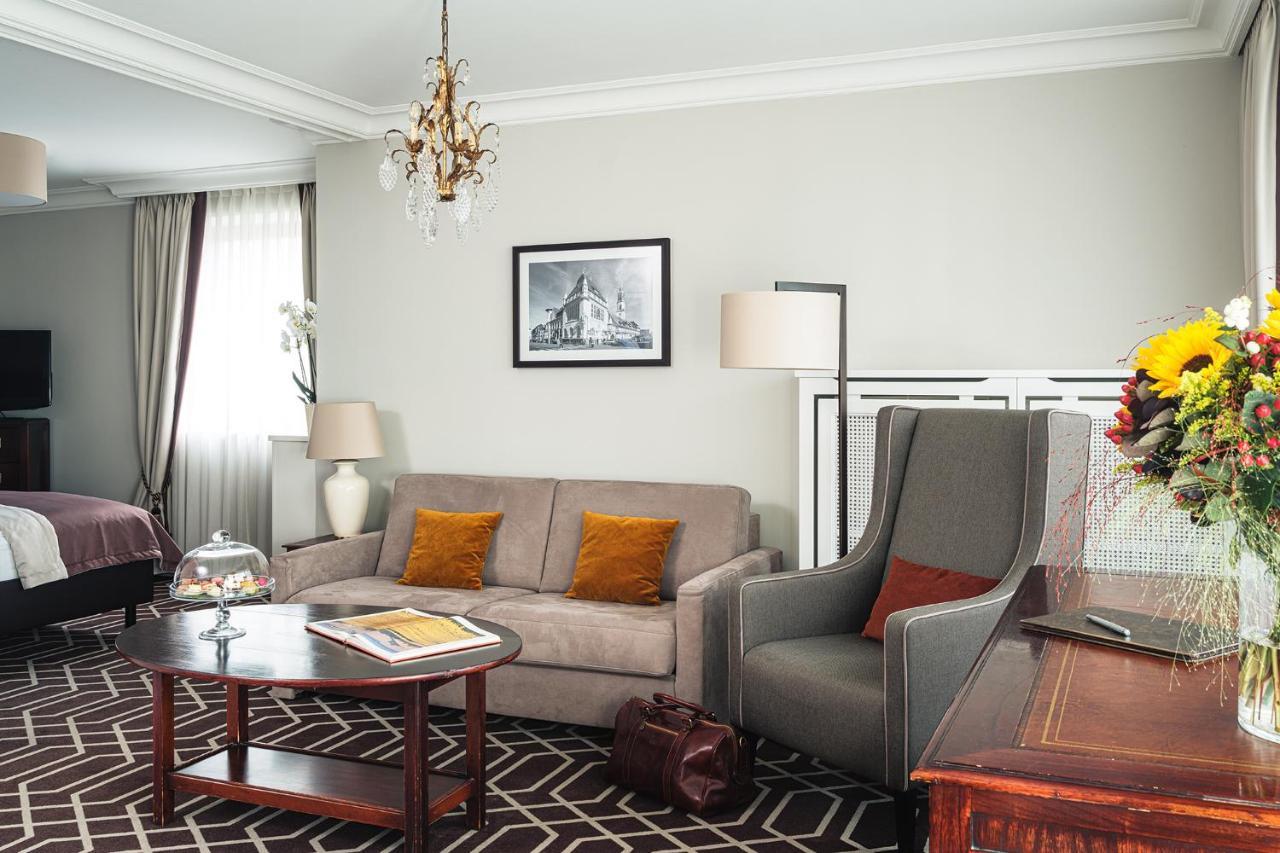 Althoff Hotel Fuerstenhof Τσέλε Εξωτερικό φωτογραφία A suite at the Hotel de Crillon