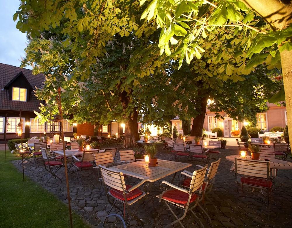 Althoff Hotel Fuerstenhof Τσέλε Εξωτερικό φωτογραφία The courtyard of the restaurant